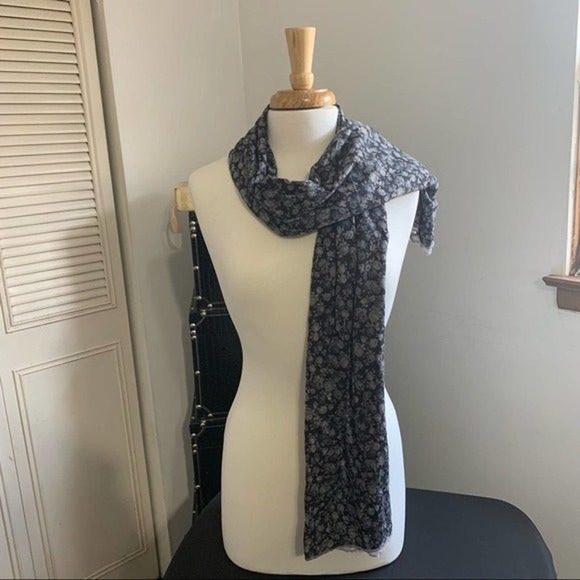 Unbranded. Navy Blue Granny Core Coastal Grandma Outdoors Lace/Floral Scarf - Picture 1 of 7